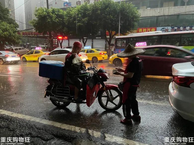 在重庆小面馆当了12小时的“丘二”后，告诉你月入数万的真相
