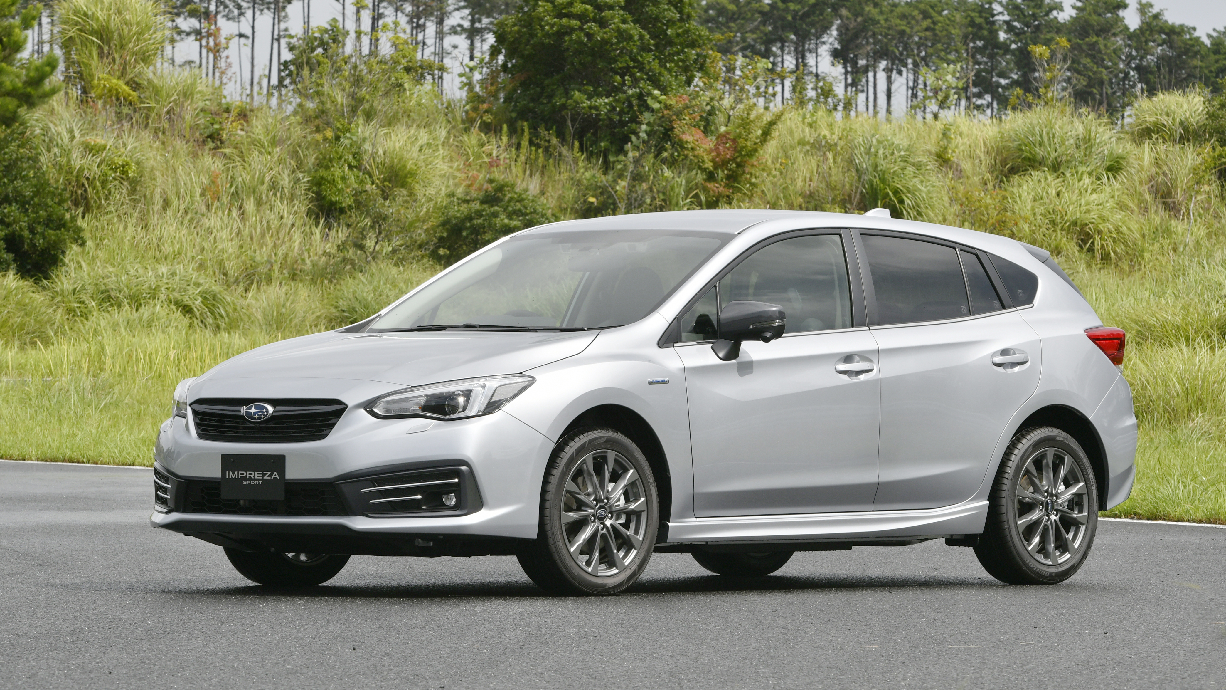 丰田皇冠是什么级别的车,丰田有个suv前面是皇冠