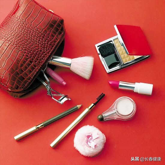 当心护肤美容勿毁容,再好的化妆品也会对皮肤有害