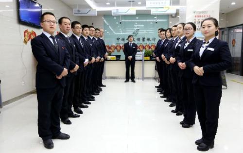 美国银行工作人员收入如何,银行工作人员工作效率慢