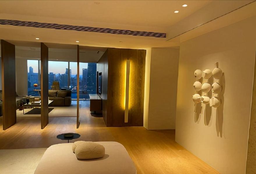 郭碧婷因生子获12亿豪宅，现在疑似怀二胎，她如何成为港娱太子妃