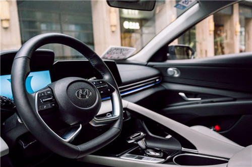 第七代伊兰特：90后靠谱青年的智能助手