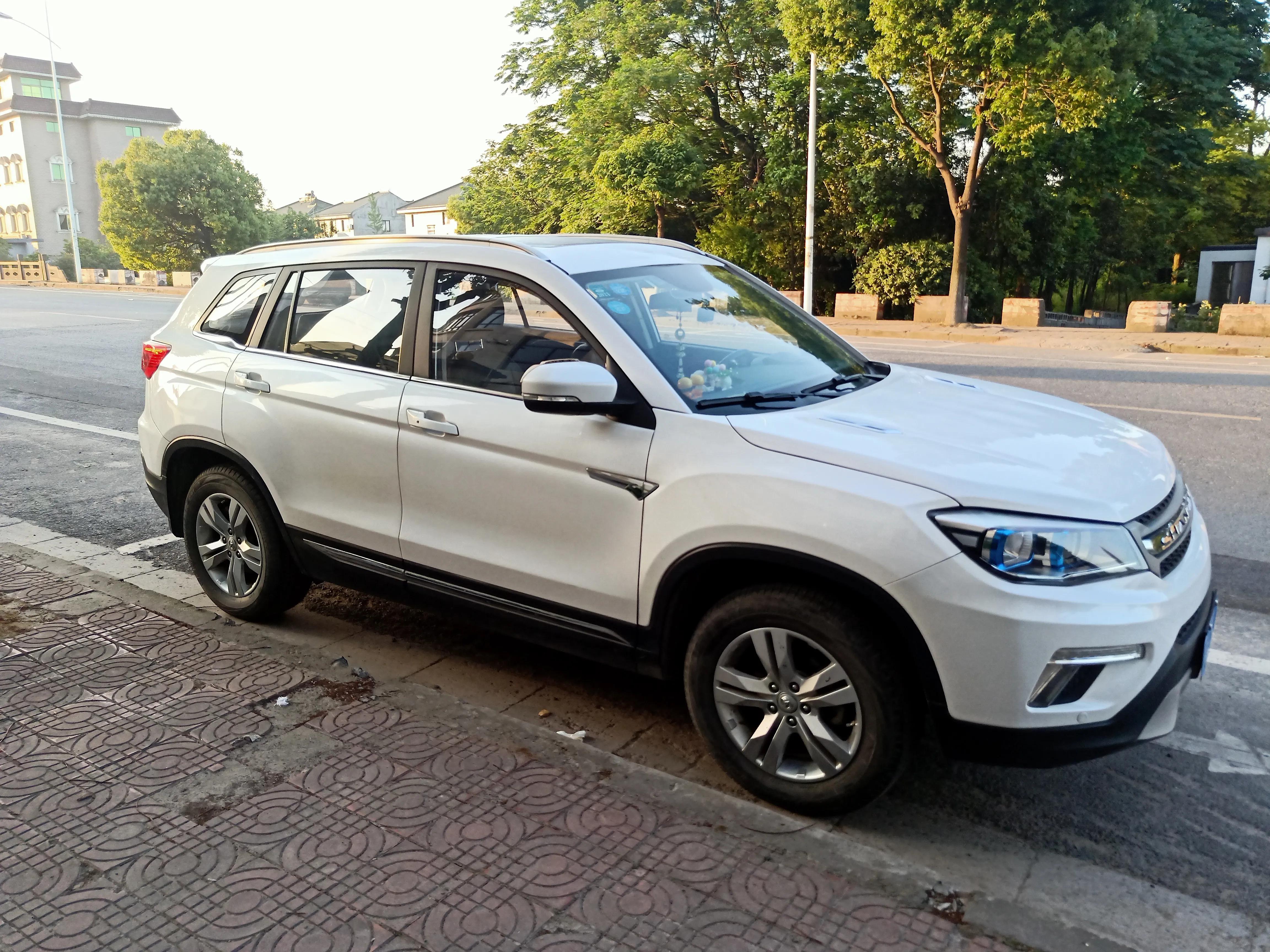 给爱车装个车垫,汽车后备箱垫实体店加装