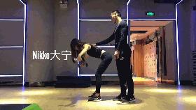 怎么减掉斜方肌变成一字肩,女人天鹅颈怎么练出来