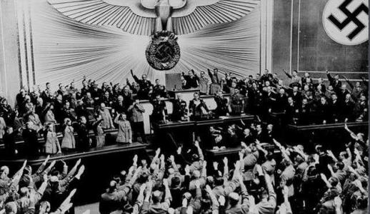 二战前,英国政府瞧不起希特勒!认为德国贫穷落后