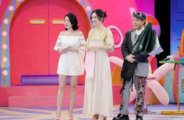 谢娜高级感宫廷裙,谢娜穿宽松连衣裙