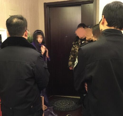 杨幂被拍素颜照,杨幂遭工作室曝光素颜照