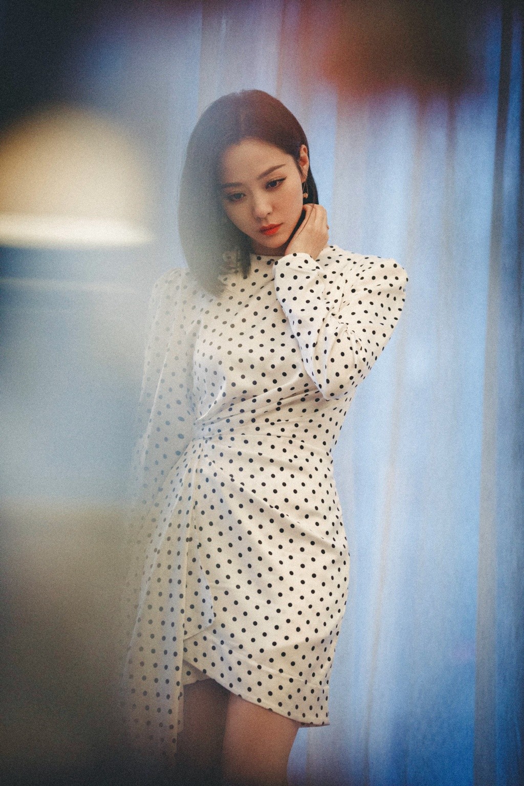 张靓颖波点透光衫,张靓颖暴瘦穿礼服裙