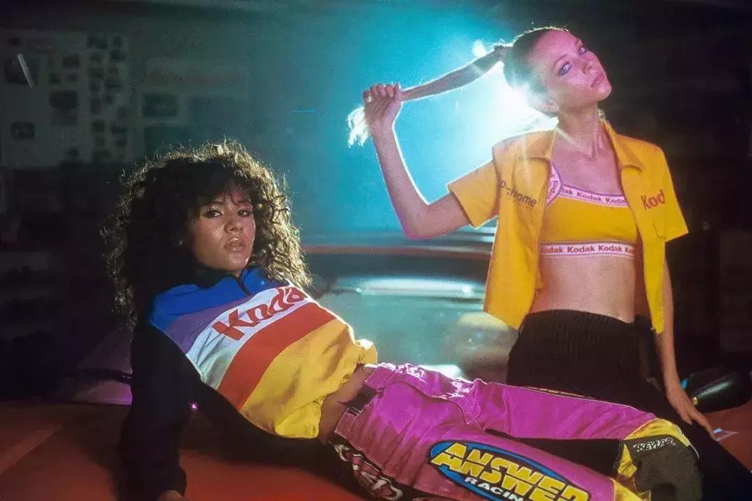 旺仔、柯达、汰渍都卖衣服啦！老品牌如何让年轻人嗨起来？