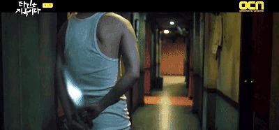 群租吃人游戏，前两分钟男主就被爆头