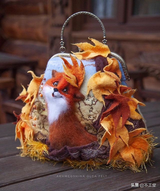 适合羊毛大衣的包包,羊毛毡包高颜值冬天背好看吗