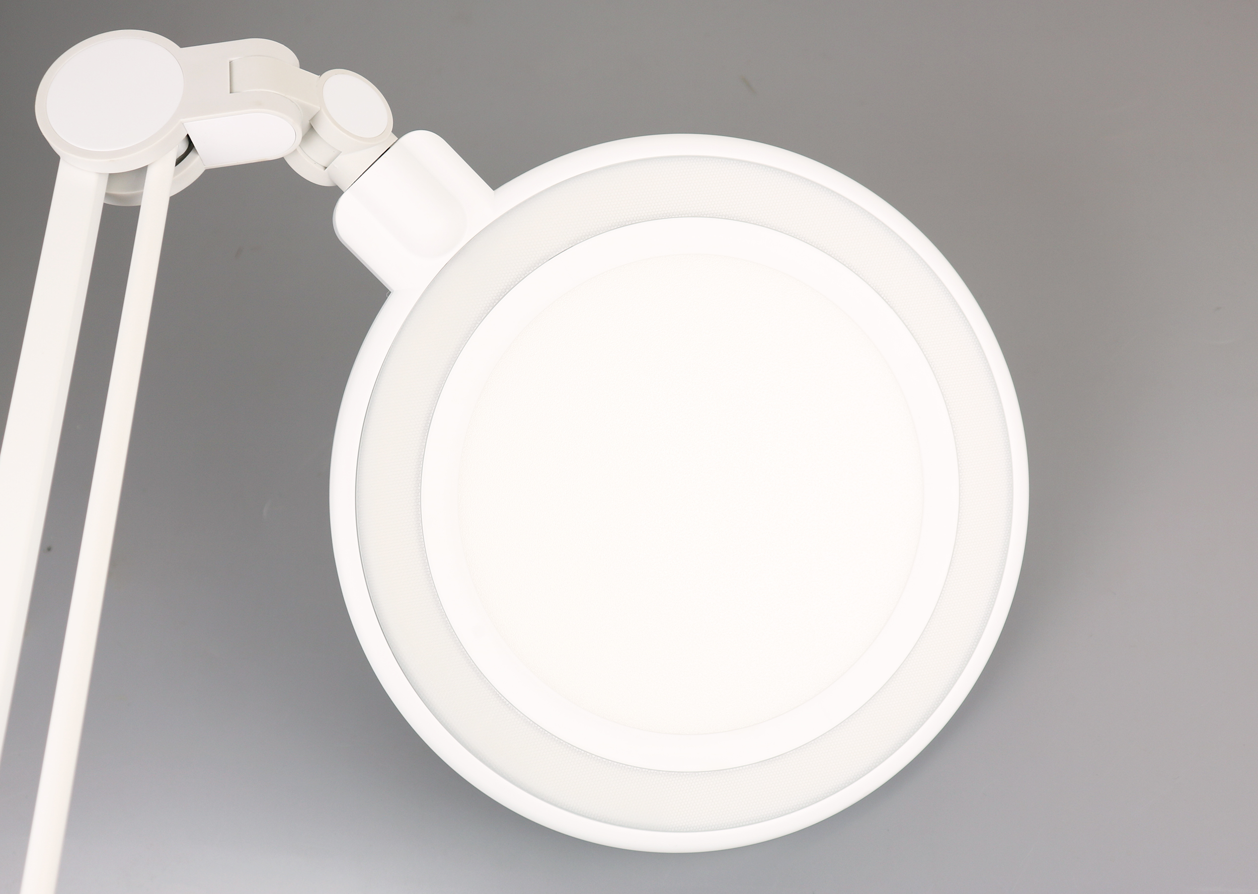 儿童智能学习护眼灯评测,自然光全光谱护眼灯