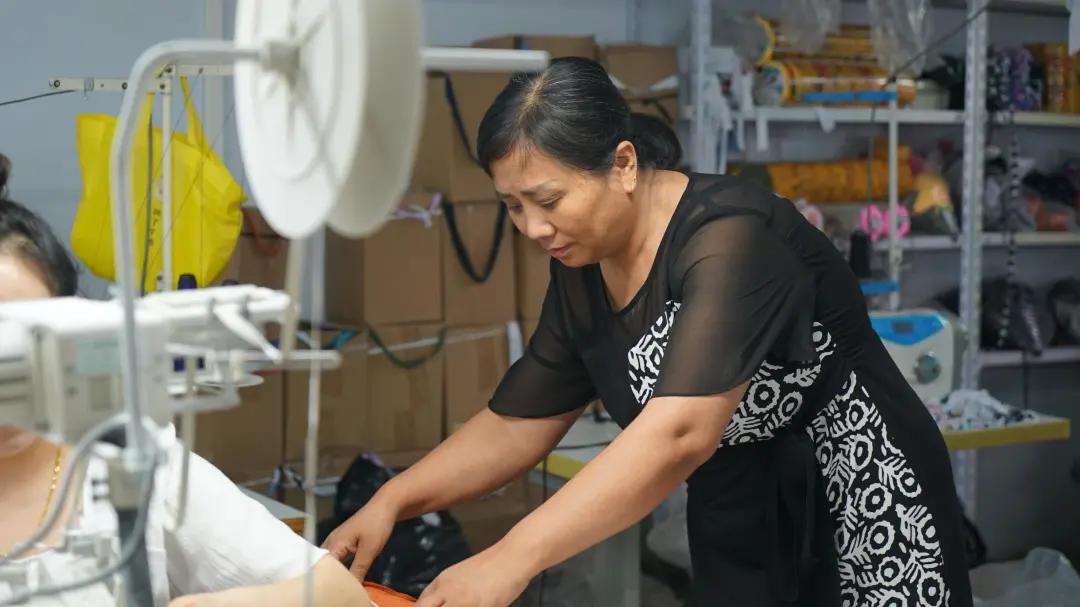 东北小城借泳装产业乘风踏浪,东北泳装工厂