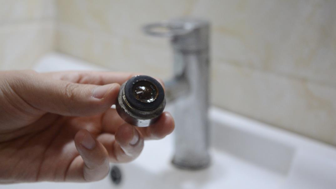 家里水龙头滴水小技巧,水龙头出水教程