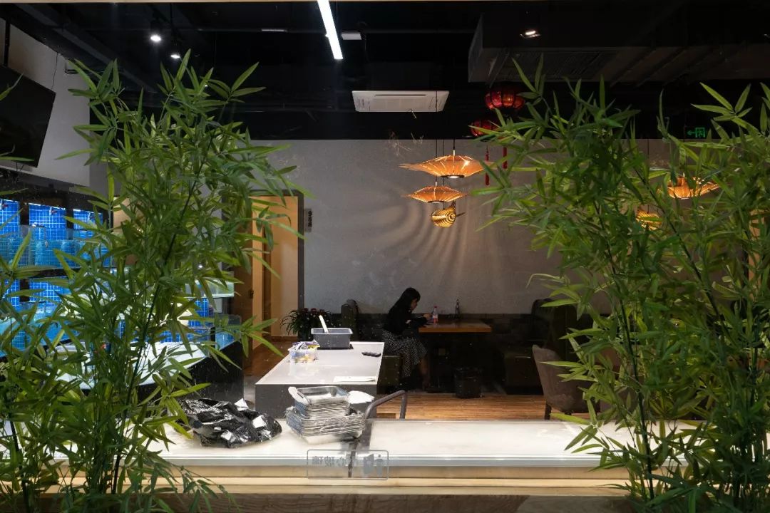 杭州涌金广场多次转型，联手近江海鲜城满血复活，杭州吃货必打卡