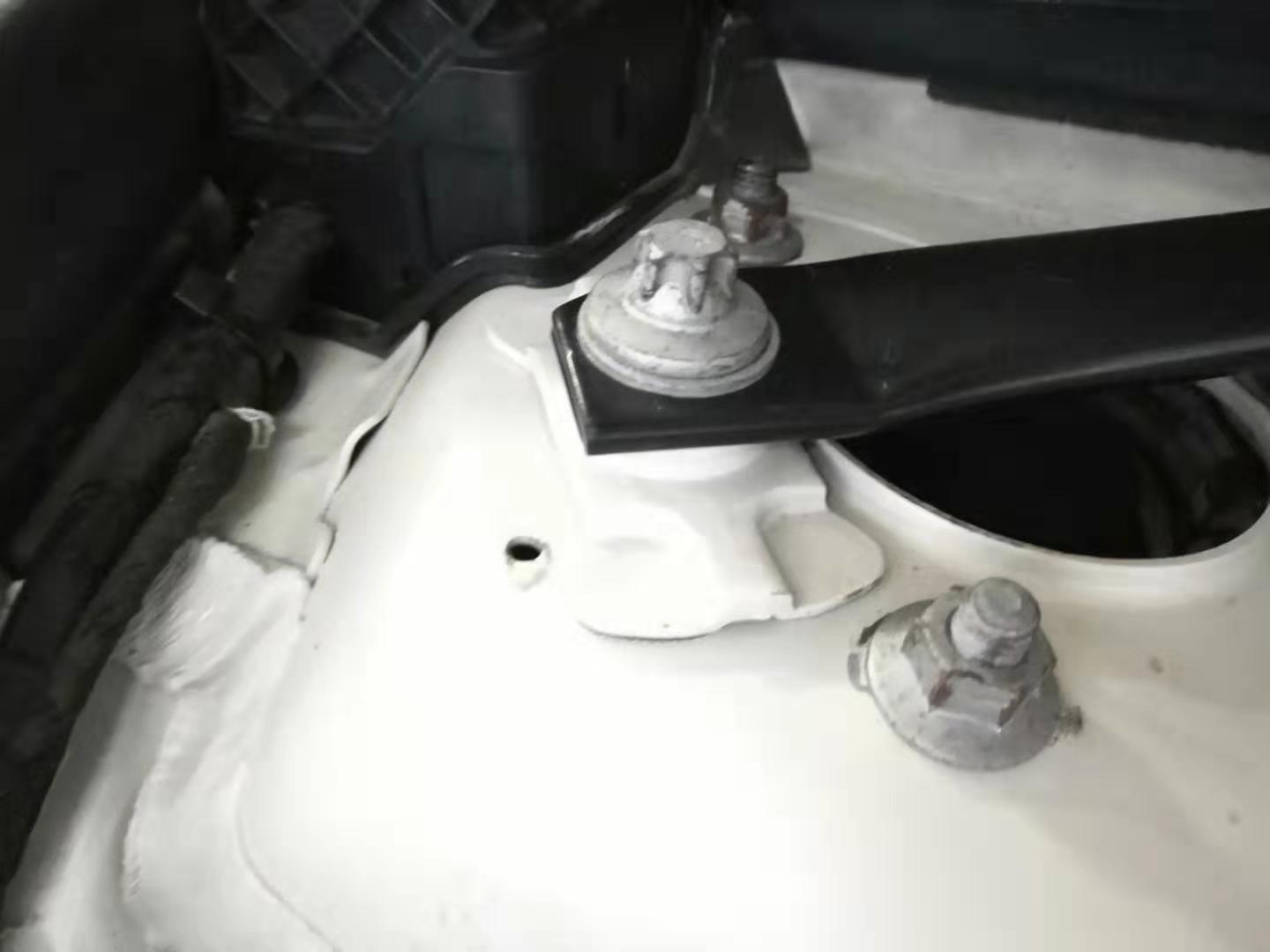 老款宝马x1直列六缸,2.0t宝马x1三缸10万公里后的感受