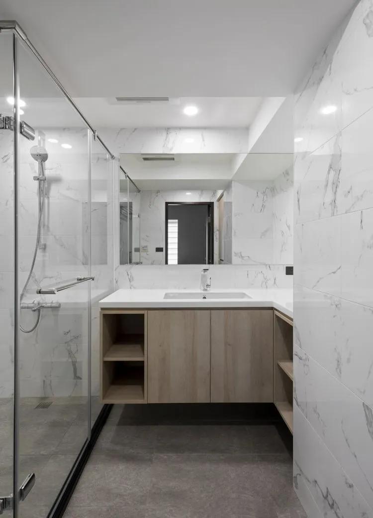 入户玄关与卫生间一体装修效果,玄关面积太小怎么装修