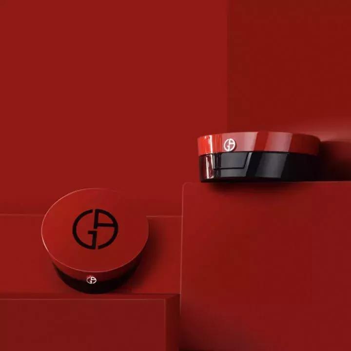 用了粉底液感觉脸颜色还是红红的,用了粉底液皮肤变好了