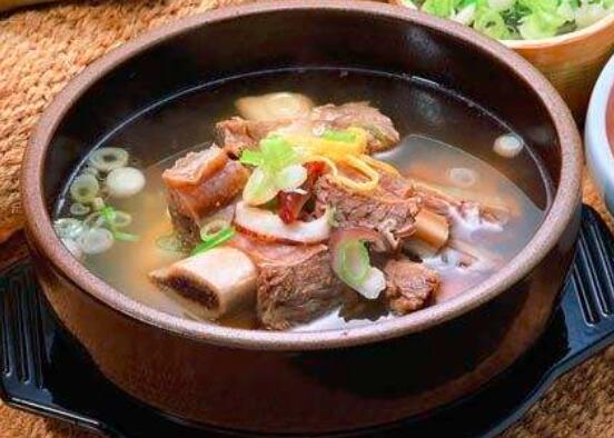 牛骨头汤做高汤,怎样炖牛骨头汤又好喝又有营养