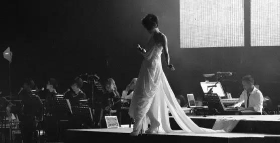 王菲传奇2010春晚现场版完整版,王菲的传奇英文版藏语版听醉了