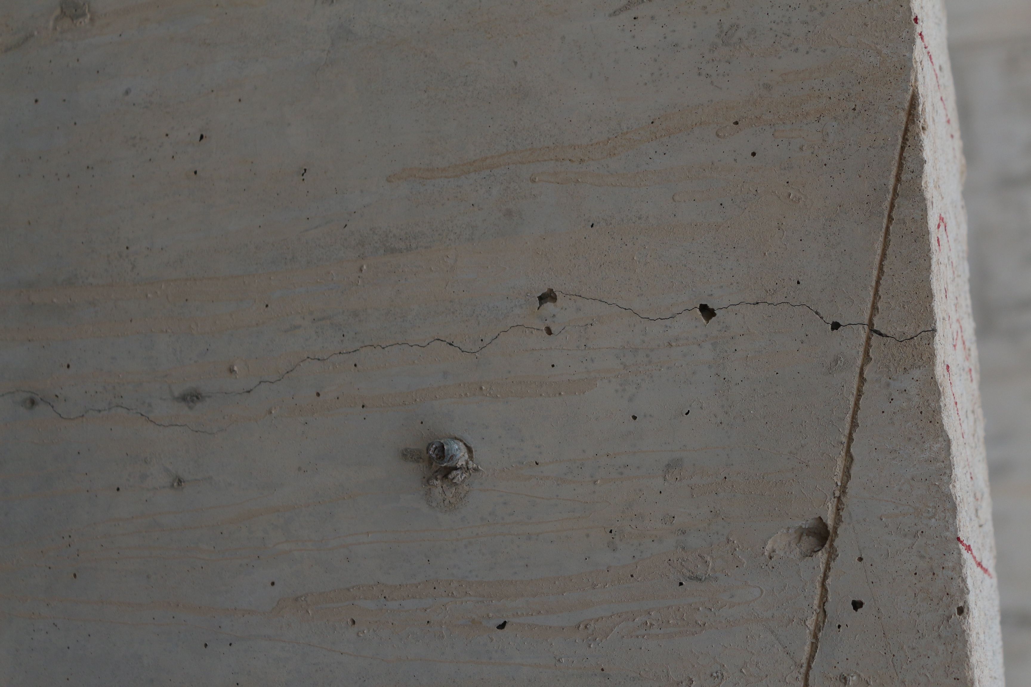 现浇楼板开裂怎么修,楼板开裂要求师傅重做可以吗