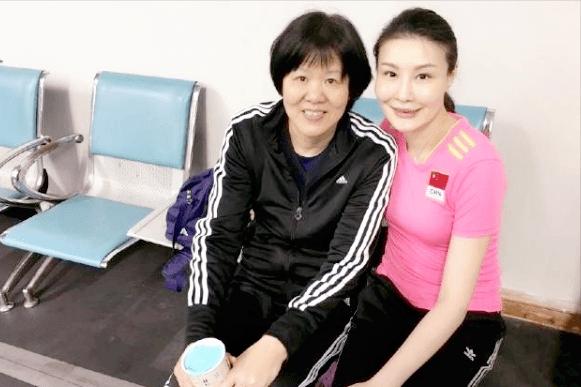 郎平奥运快手连线谈李盈莹,中国女排李盈莹和郎平视频
