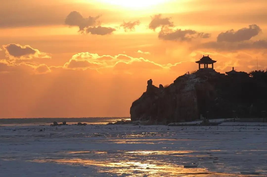 把酒祝东风且共从容在什么场合说,把酒祝东风且共从容啥意思