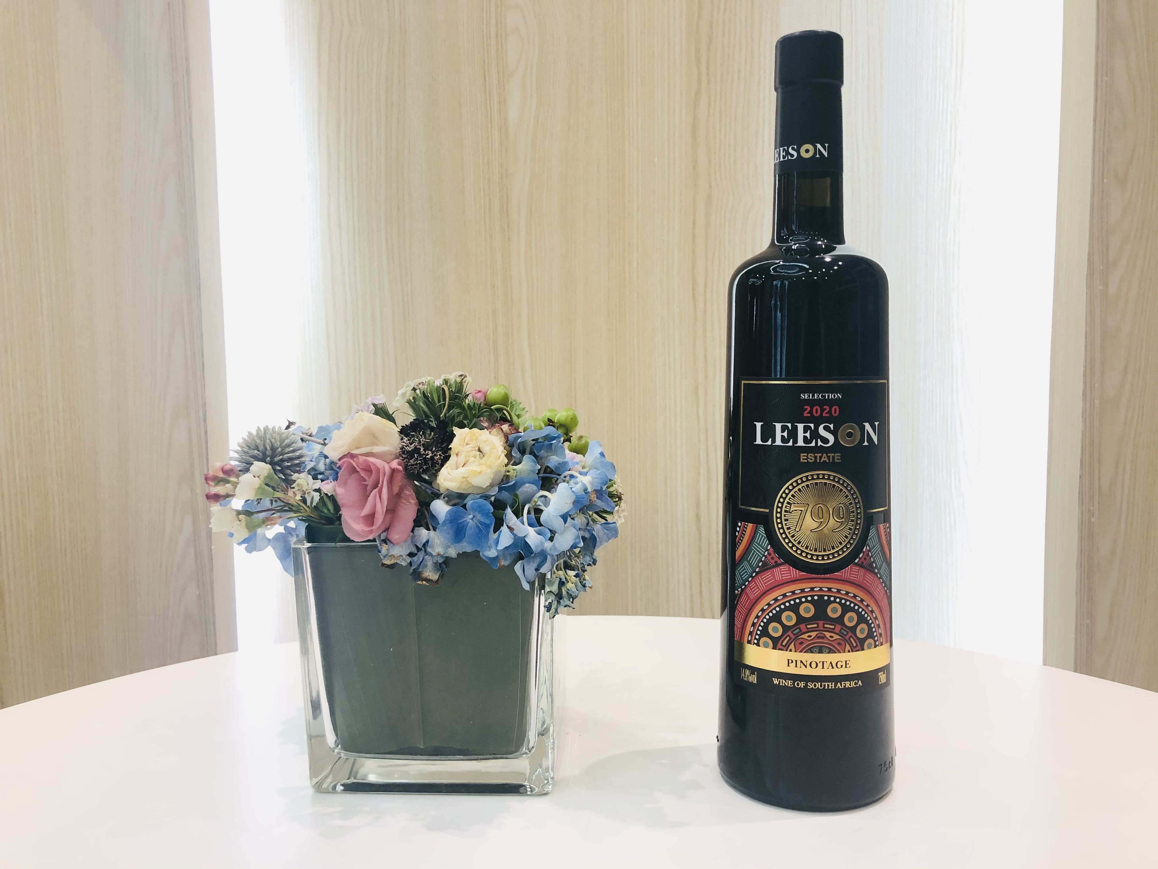 新手如何认识葡萄酒真假,葡萄酒为何挂杯