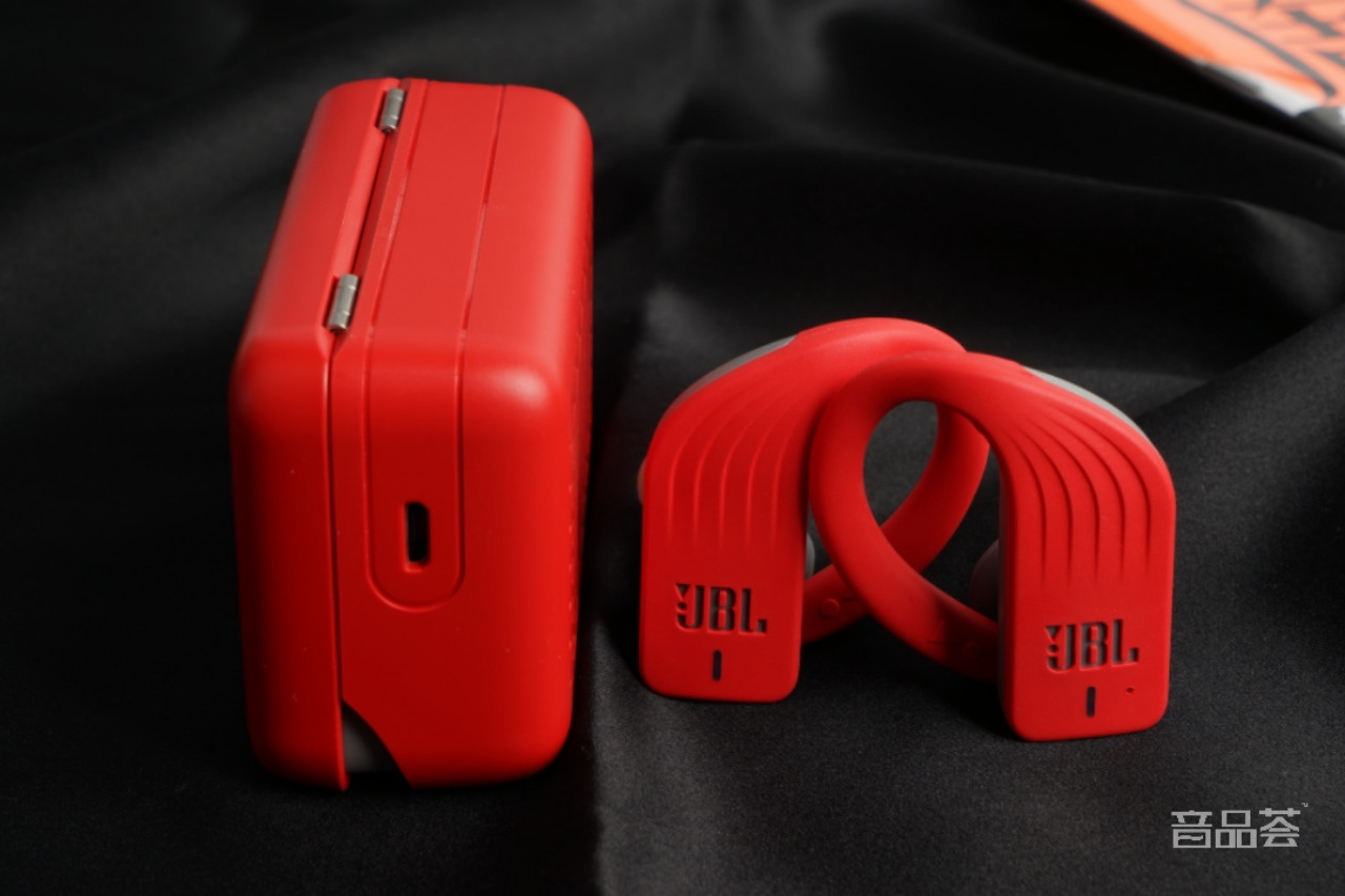 蓝牙耳机黑科技高音质华为,jbltune120tws蓝牙耳机测评