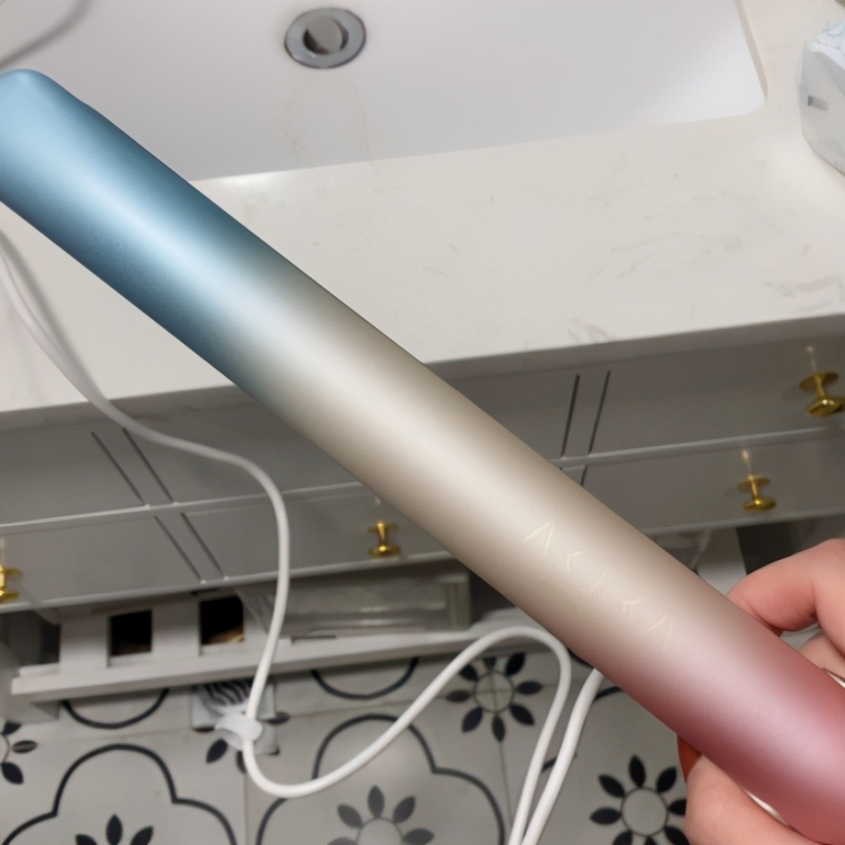 用直发棒怎么卷发直板夹,新手是更推荐卷发棒还是直板夹