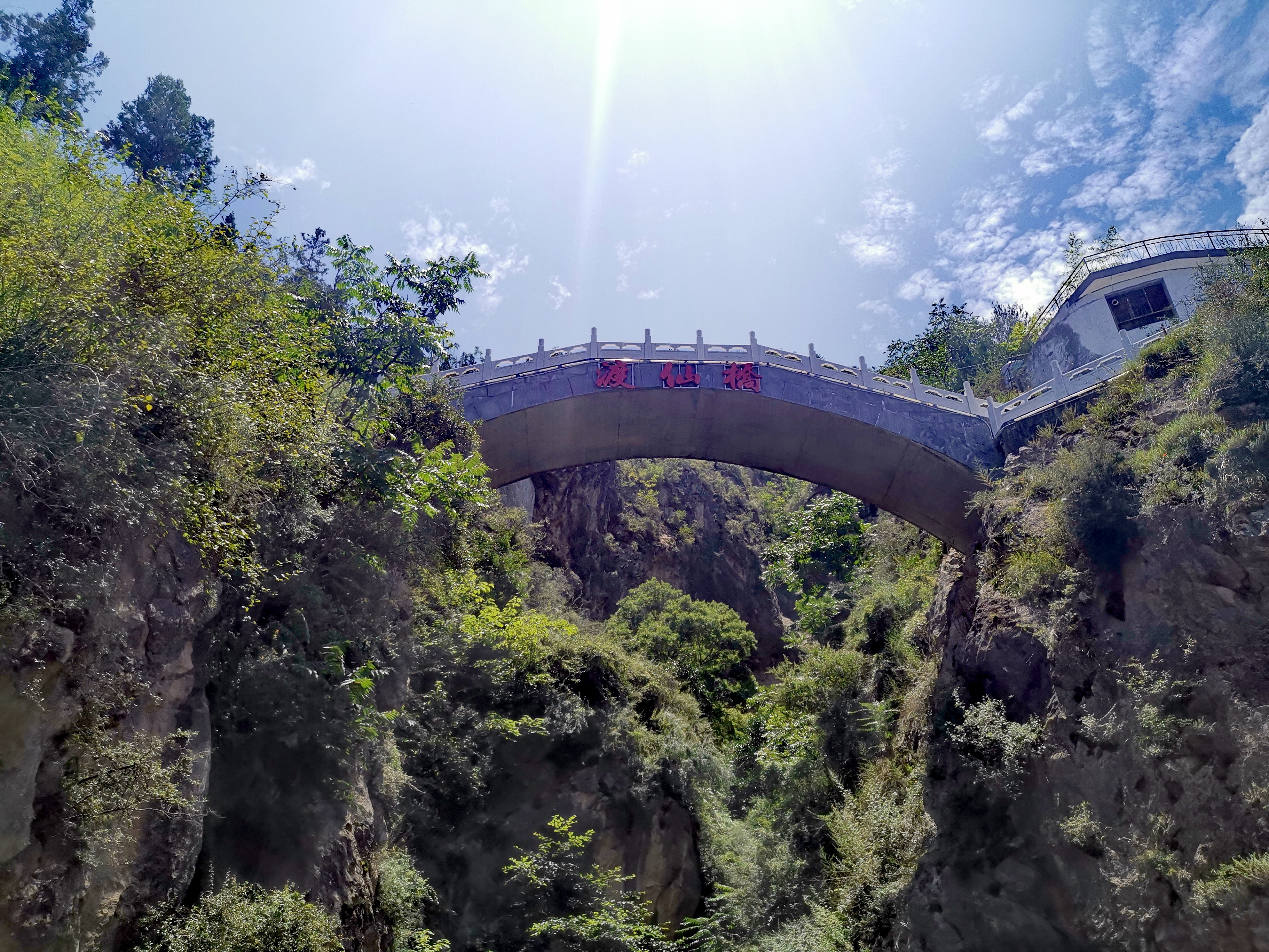 这个山洞可以装下万头大象？别瞎想，此“象”非彼“象”