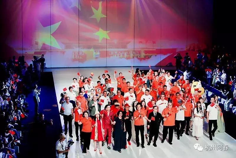 服装人放声高歌致敬祖国，广东时装周闭幕式上那激动人心的一刻