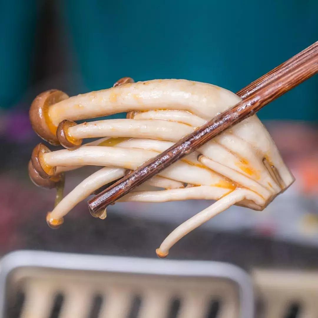 排到凌晨2点！曝光魔都这家「牛排火锅」，1折吃垮老板！