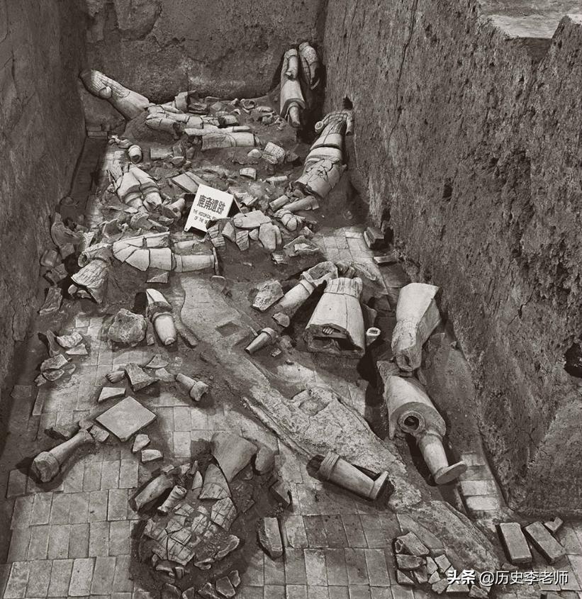 兵马俑出土时图片图文,兵马俑刚出土的彩色珍贵照片