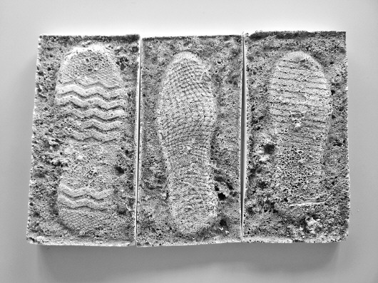 推理故事里，根据脚印算身高很好理解，但推算年龄是什么鬼原理？