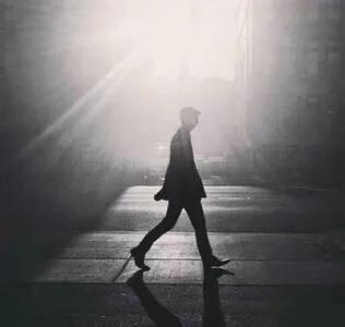 吃粽子看路人反应,吃着粽子看龙舟