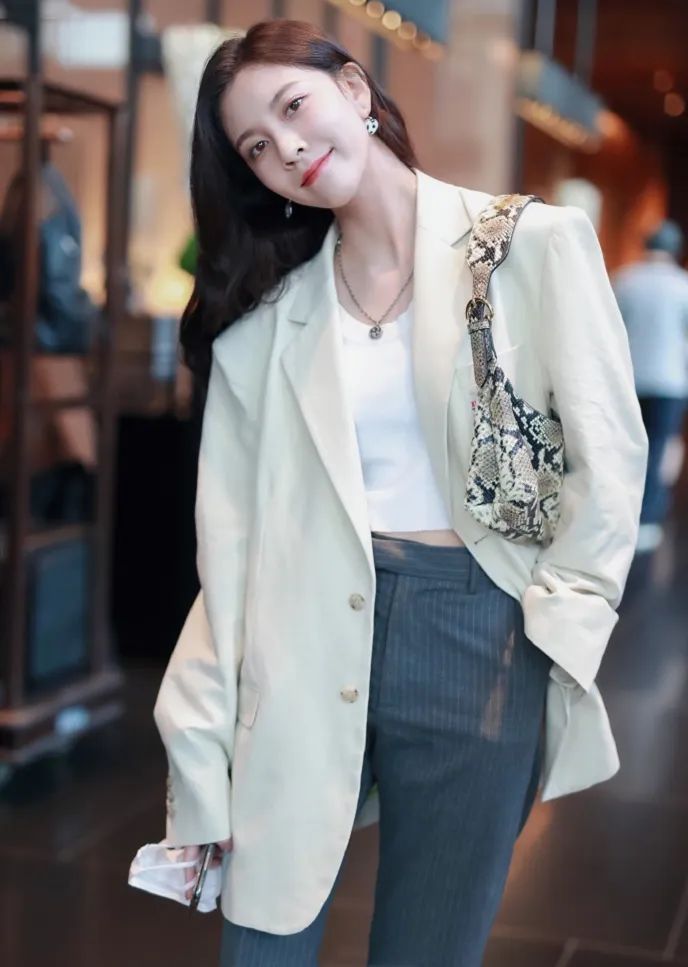 背了双肩包怎么搭配斜挎包,斜挎溜肩