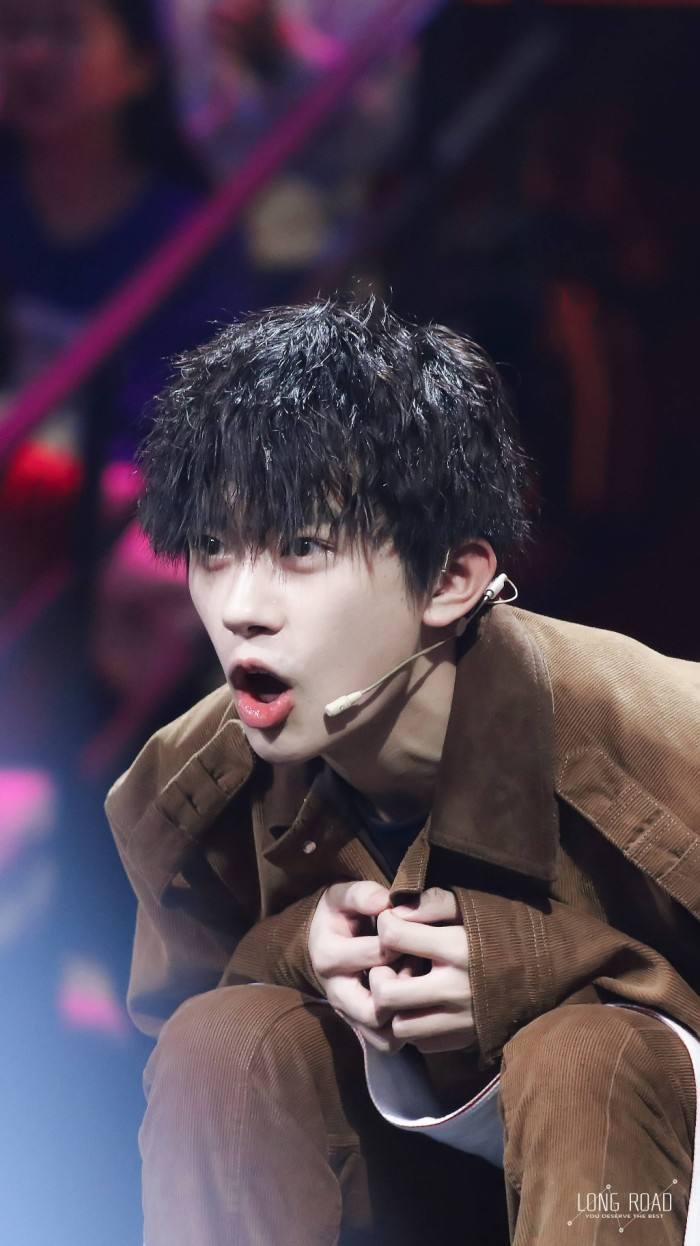 向上吧华彩少年易烊千玺是常驻吗,沈月易烊千玺向上的力量视频