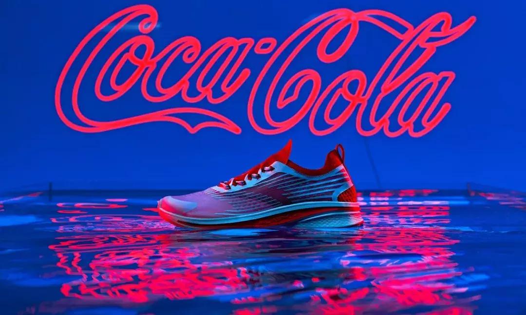 可口可乐联名跑步鞋怎么样,安踏可口可乐联名c37白熊款