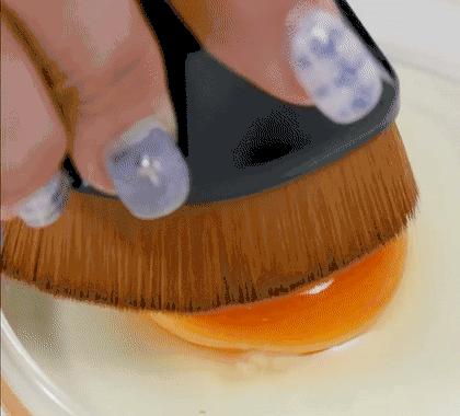 底妆怎么上显得高级,美妆蛋和粉底刷上底妆区别