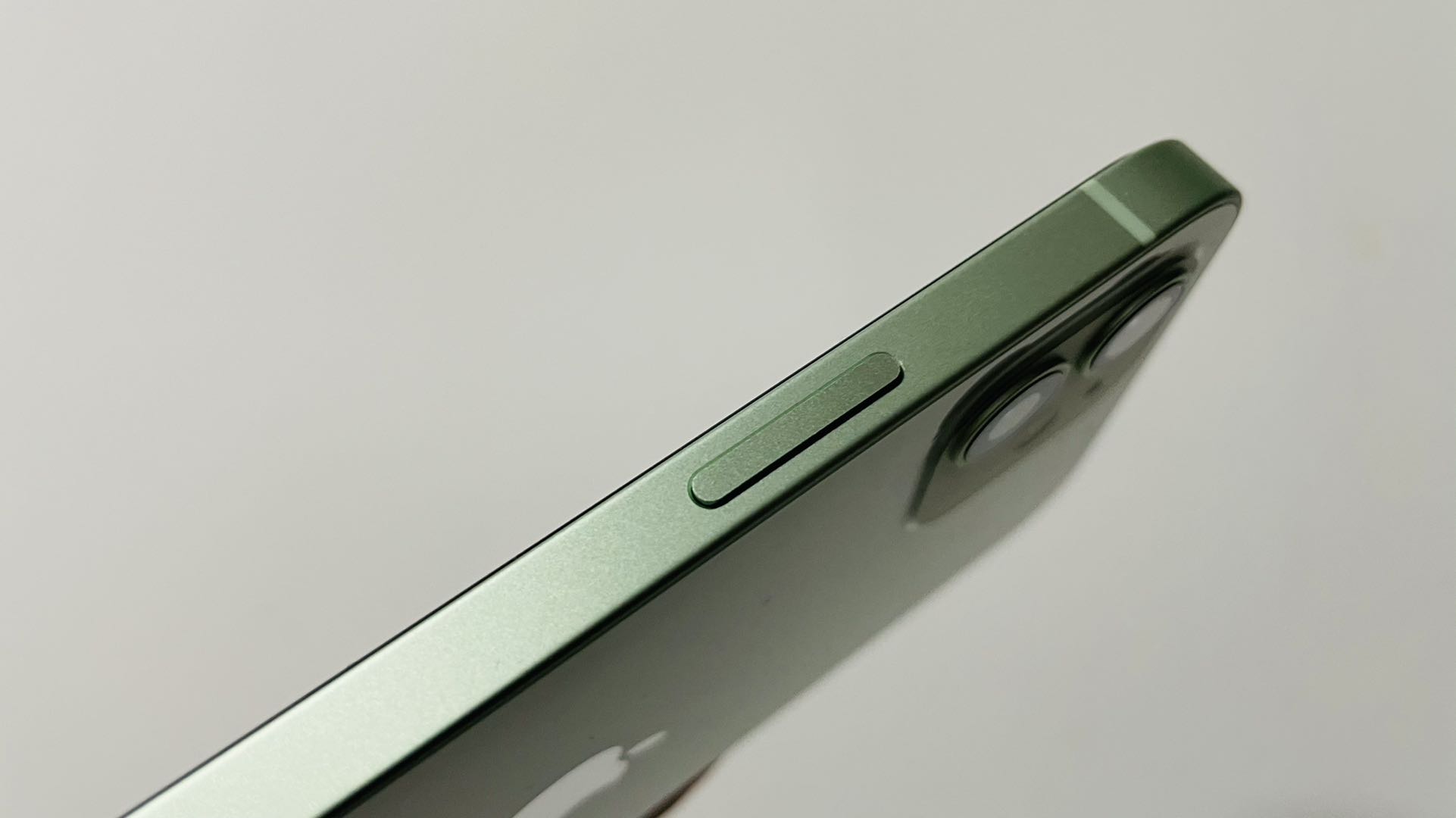 iphone12使用四个月掉漆了,iphone12使用久了卡顿