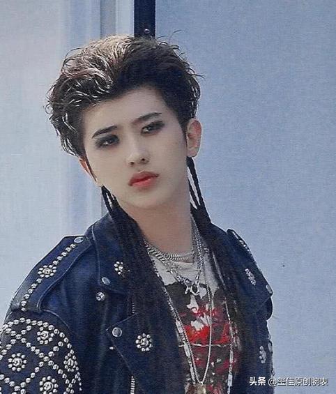 曾经被全网黑的蔡徐坤，凭什么现在又圈粉无数？