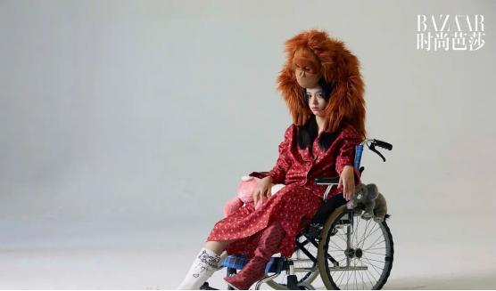 周也最新出席时尚活动,周也接了多少个通告拍时尚片