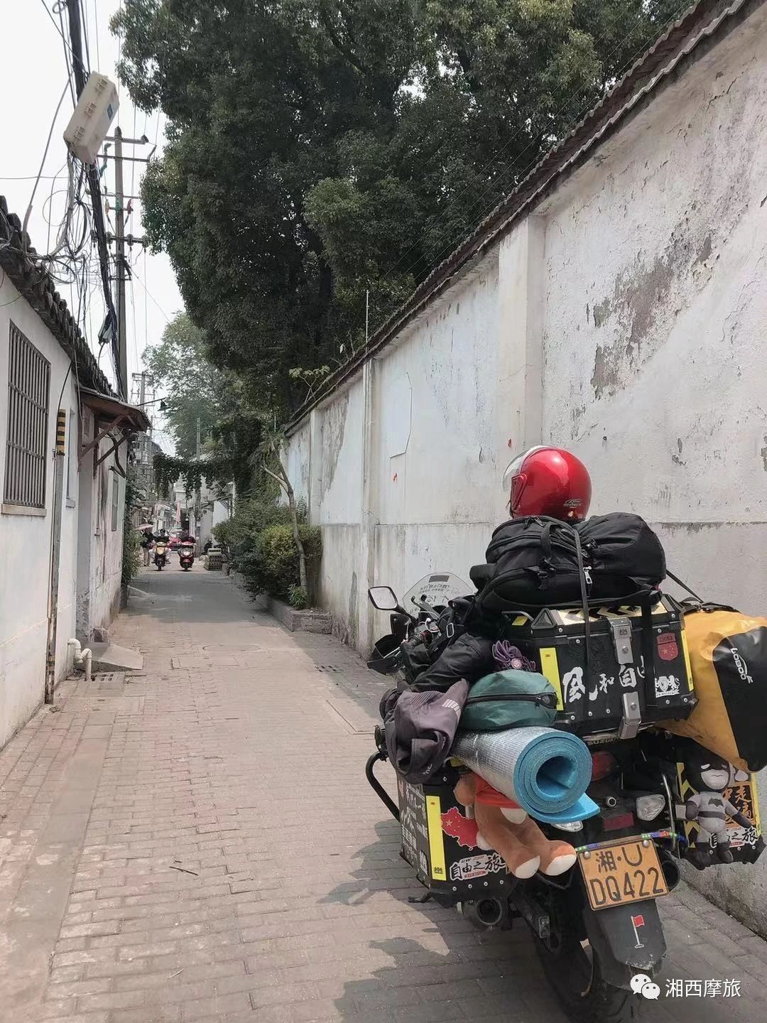 带着老婆去摩旅,长途摩旅能戴耳机听歌吗