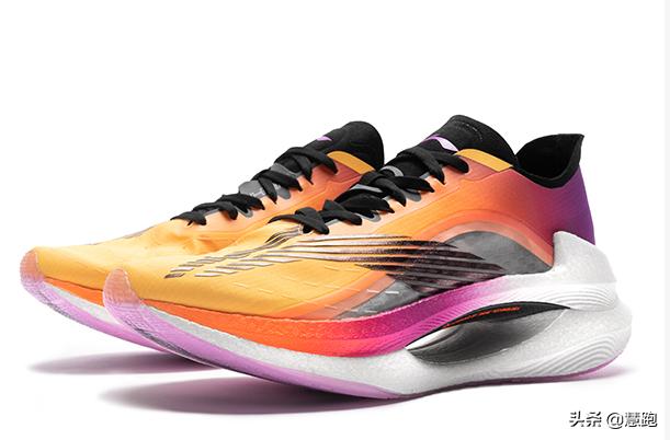 李宁超软高回弹跑鞋,李宁顶级缓震稳定跑鞋
