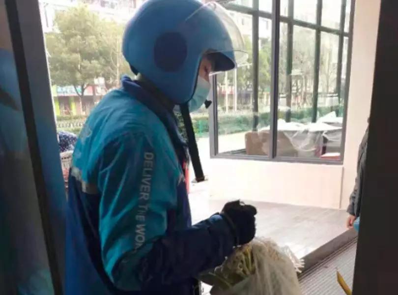 湖北人在武汉开的餐馆,医护人员在武汉吃热干面