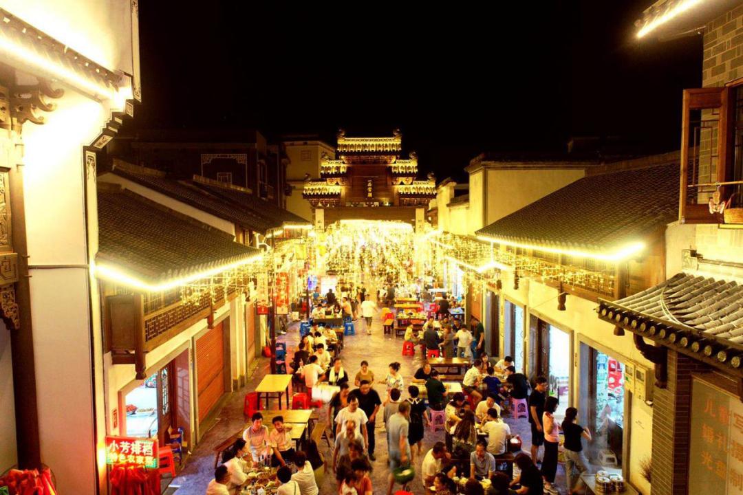 爱在17烟台视频,爱在17路夜景