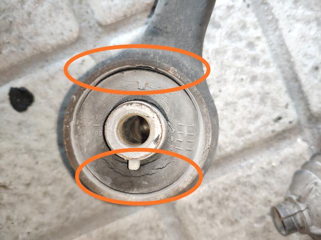 马6换完后减震还是咯噔响,马6上摆臂减震器怎么拆