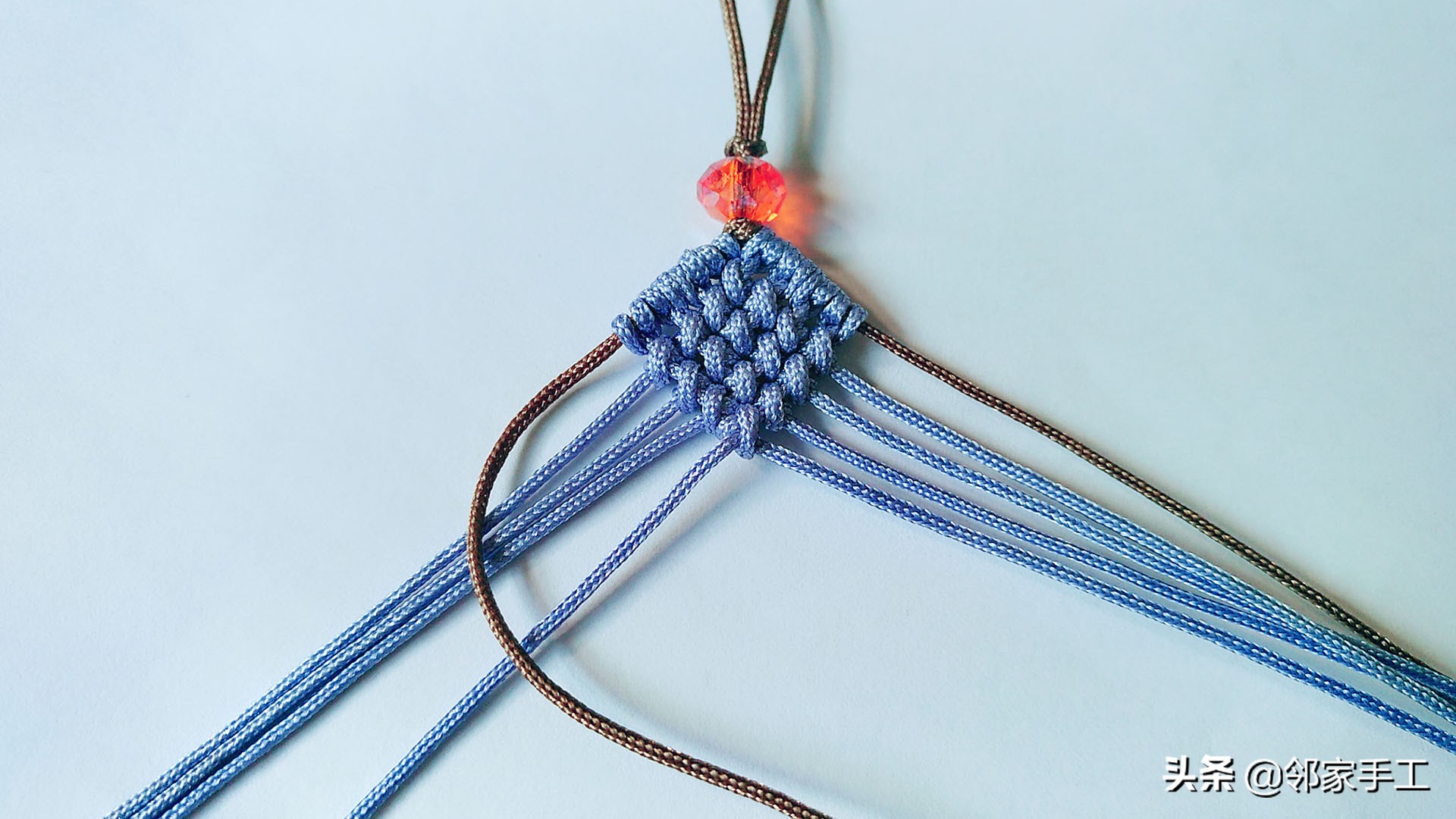 编蝴蝶手机挂件教程,带扣子的手机挂件编法