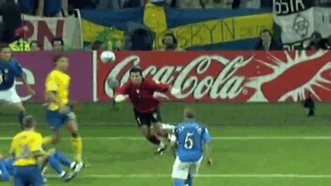 上帝伊布,足坛首恶伊布为何独爱梅西